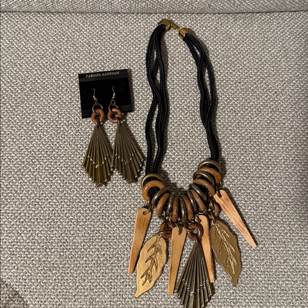 5/$25 Necklace and Earring set